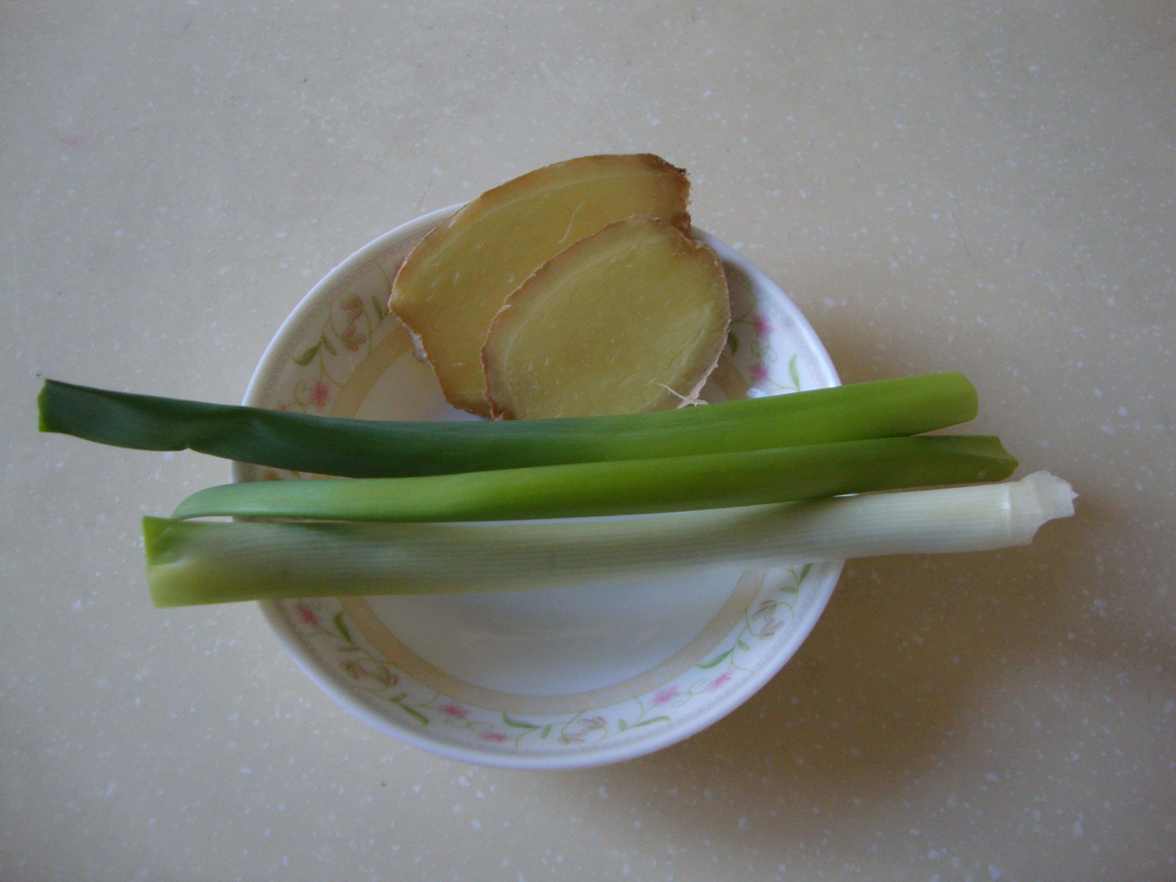 鸭肉炒什么配菜好吃（家常美味的豆芽炒鸭丝教程）