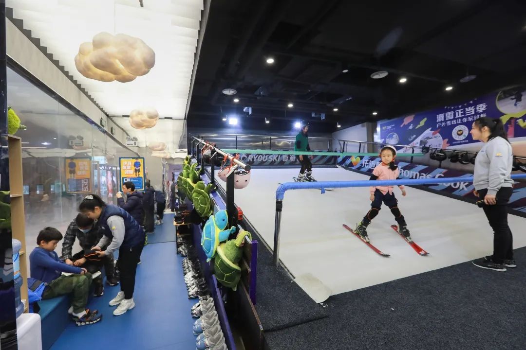 上海冰雪之星(浦东人去哪里玩冰雪?这些室内滑雪"宝藏"地快收好)