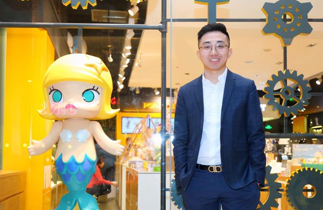 河南80后年轻富豪，利用人性弱点狂割“韭菜”，大赚500亿