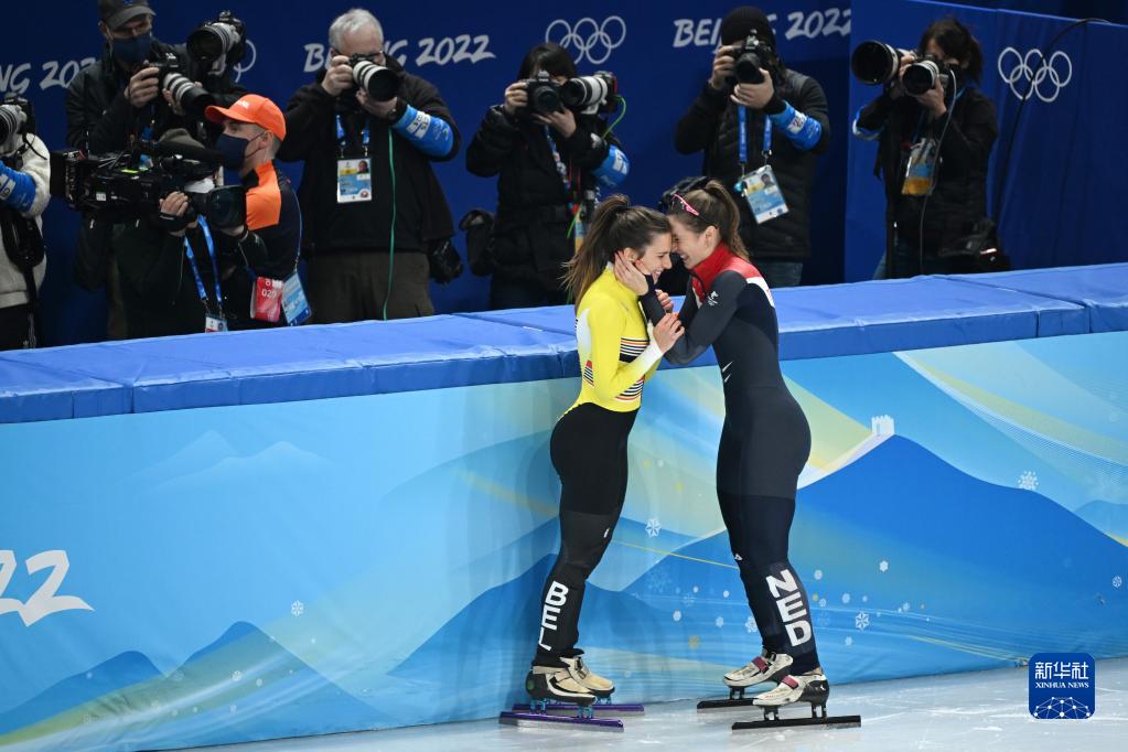 短道速滑世界杯1000米女子(短道速滑女子1000米决赛：荷兰选手苏珊娜·舒尔廷夺冠)