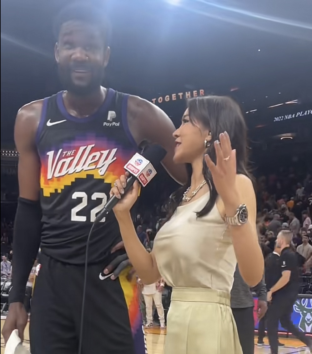 同样都是NBA美女记者(采访艾顿中国女记者爆火！身材火辣堪比卡戴珊，嫁53岁富豪后离婚)