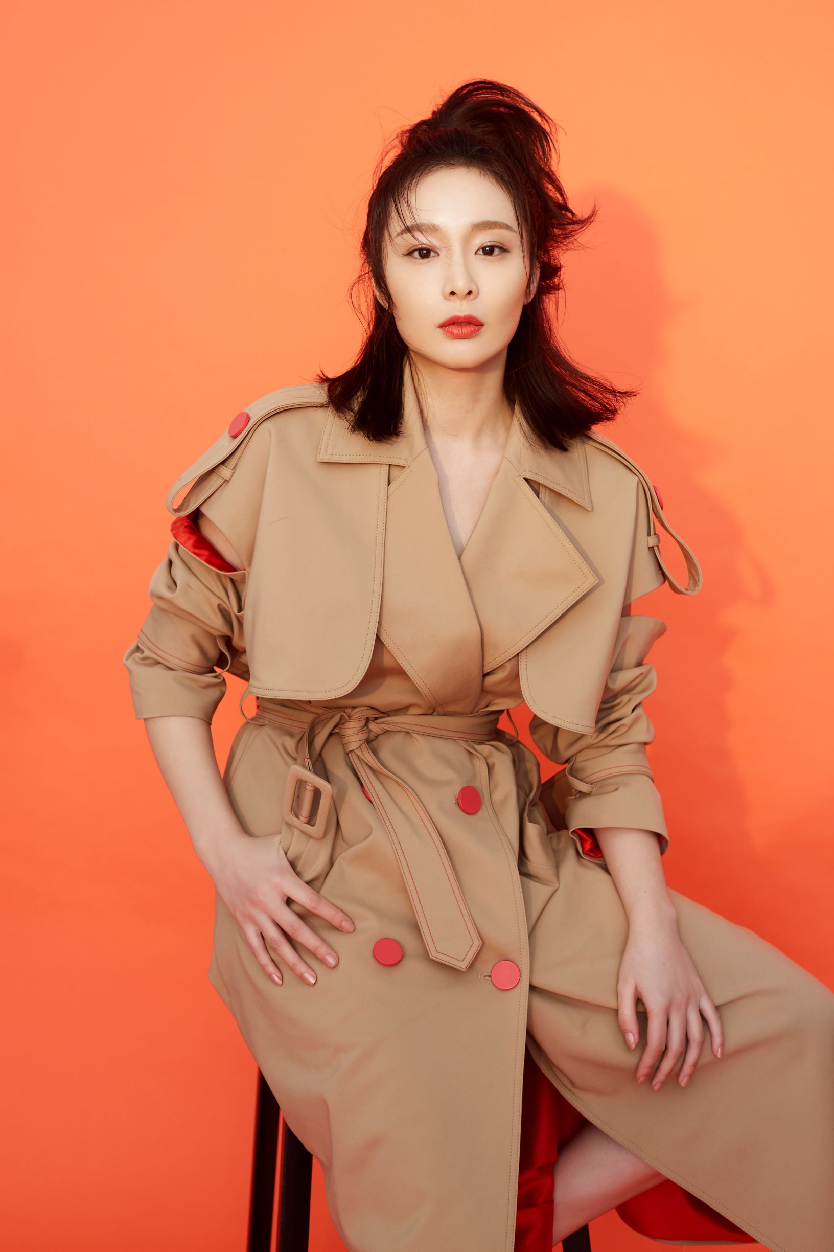 事实证明,吃完黄晓明"红利"的杨颖,已经回到了她那个"怪圈"