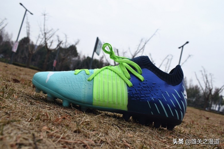 假草用什么足球鞋(Puma Future Z 1.2 MG足球鞋，绿茵实战派)