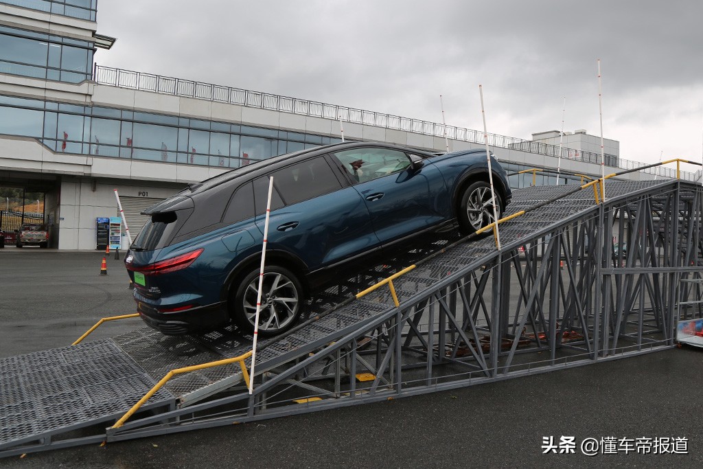 新车｜电四驱更易脱困？上汽奥迪Q5 e-tron场地试驾