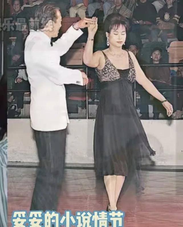 何超莲谈妈妈与赌王何鸿燊相恋过程