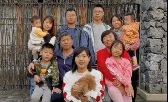 “寒门贵子”刘媛媛：今靠直播5个月“挣”一亿，爱情事业双丰收