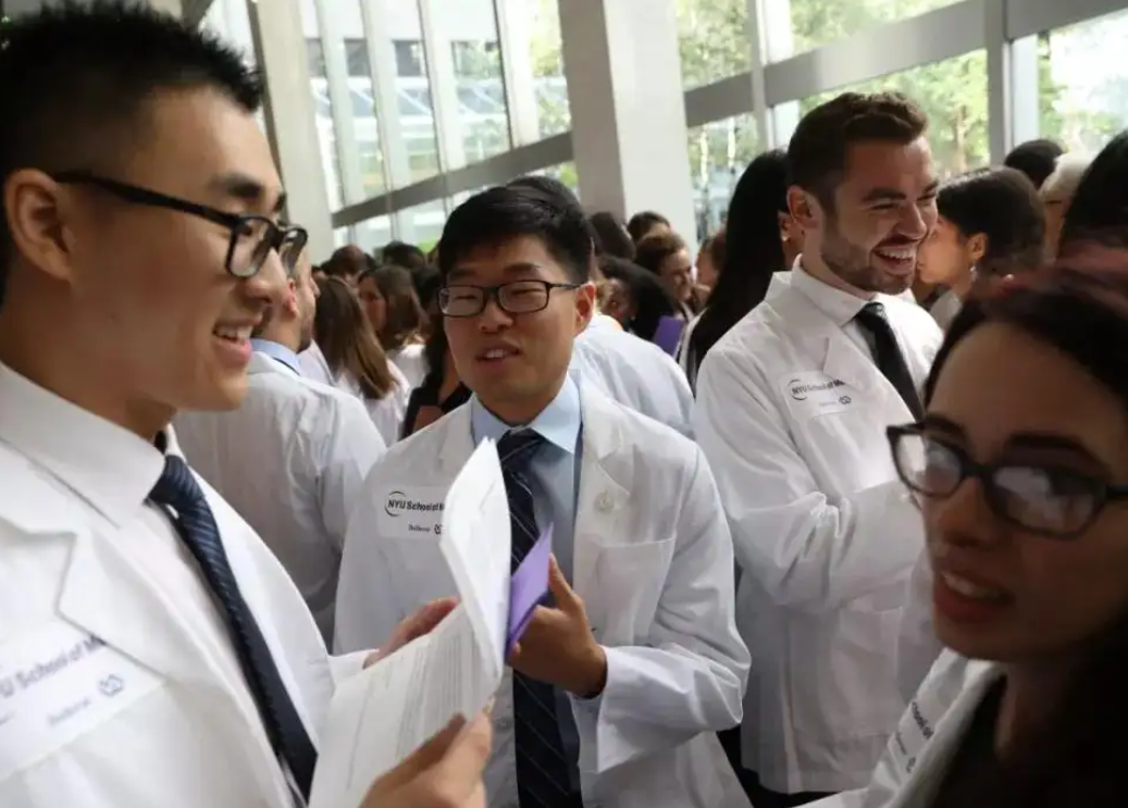 临床医学的“分支专业”，就业率高且发展前景好，薪资待遇也不错