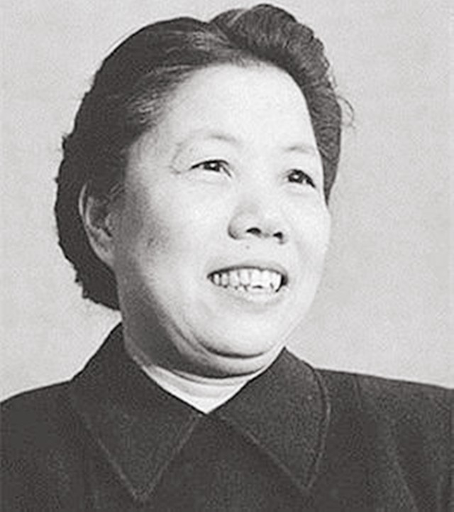 周总理对侄女说：能不能找个蒙古小伙啊？结果周秉建扎根蒙古26年