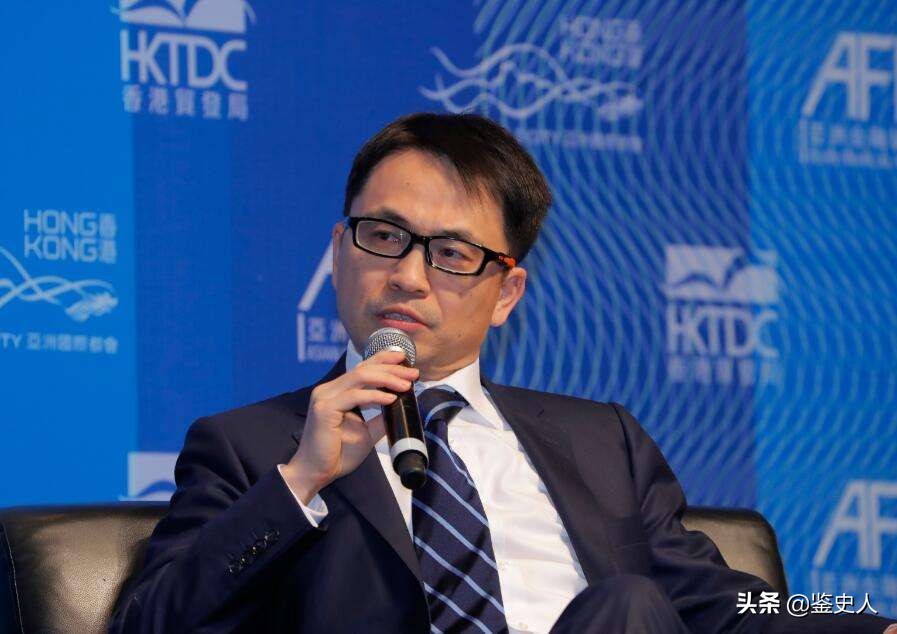 河南小伙，草根出身，如今掌管5000亿财富，曾帮过刘强东和马化腾