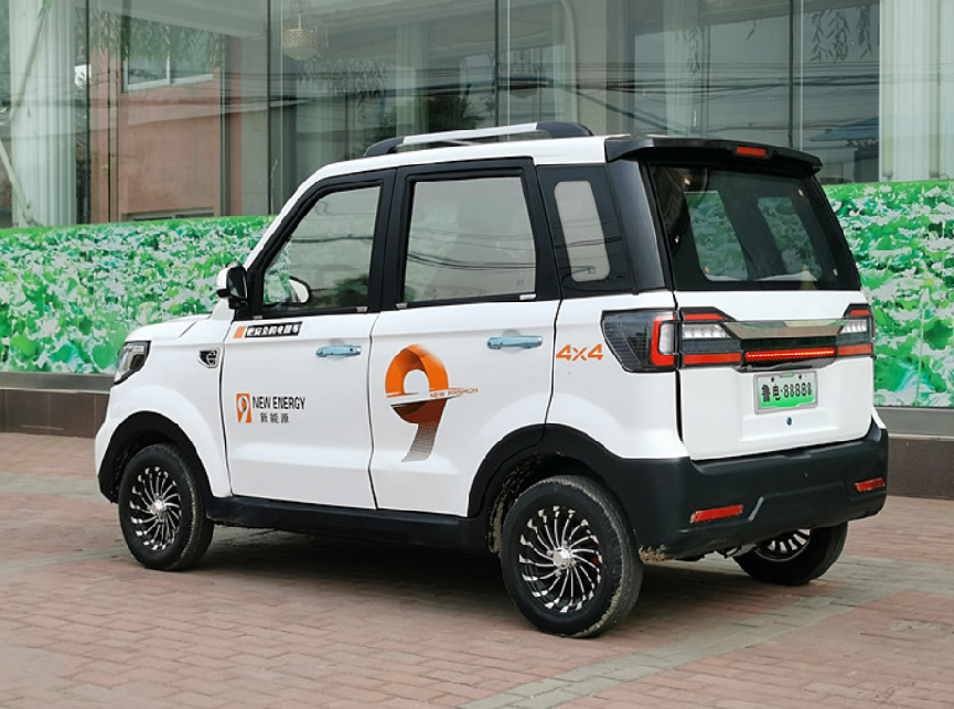 老头乐的大哥,挂着大奔车标的新能源老年代步车你见过吗?