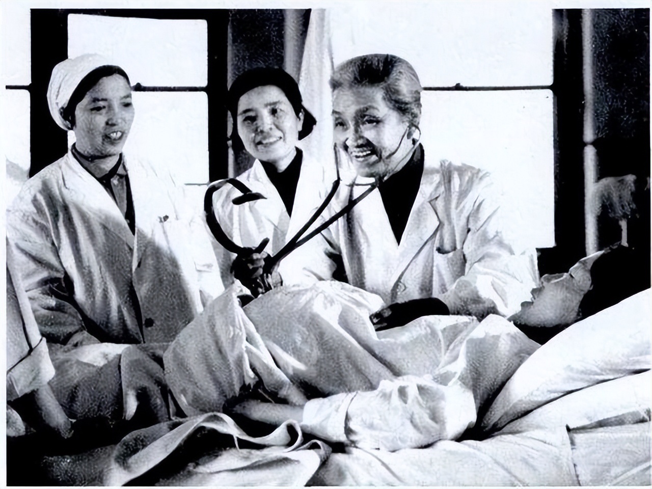 她被誉为万婴之母，接生袁隆平等五万名婴儿，自己却没结婚没孩子