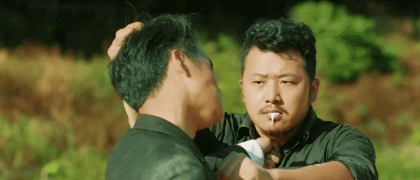 打架斗殴的电影中国(《卧鼠藏虫》文松一人饰两角，一个“打”字贯穿全剧)