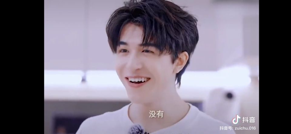 恋与偶像第二季在线观看(不是恋综也有cp磕？笨蛋美女和年下奶狗，尹浩宇孟子义甜疯了？)
