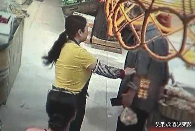 2020年一老人超市偷鸡蛋猝死，家属称偷鸡蛋是维权，上门索赔38万