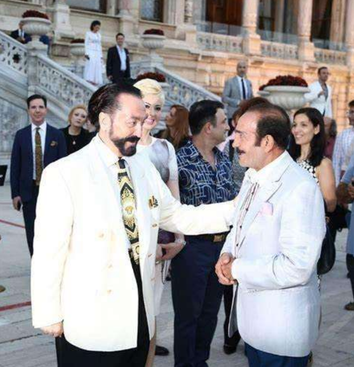 土耳其恶魔：洗脑上千女性做情人，藏6.9万颗避孕药，被判1075年