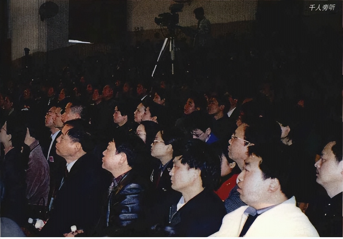 湖南女巨贪蒋艳萍，贪千万心虚到拜佛，八旬老人10年反腐将其告倒