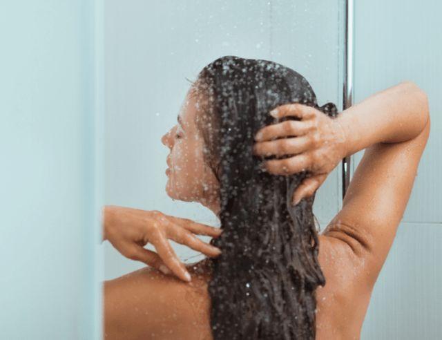 女生洗澡时会站着尿尿？不要不好意思，先了解一下益和弊