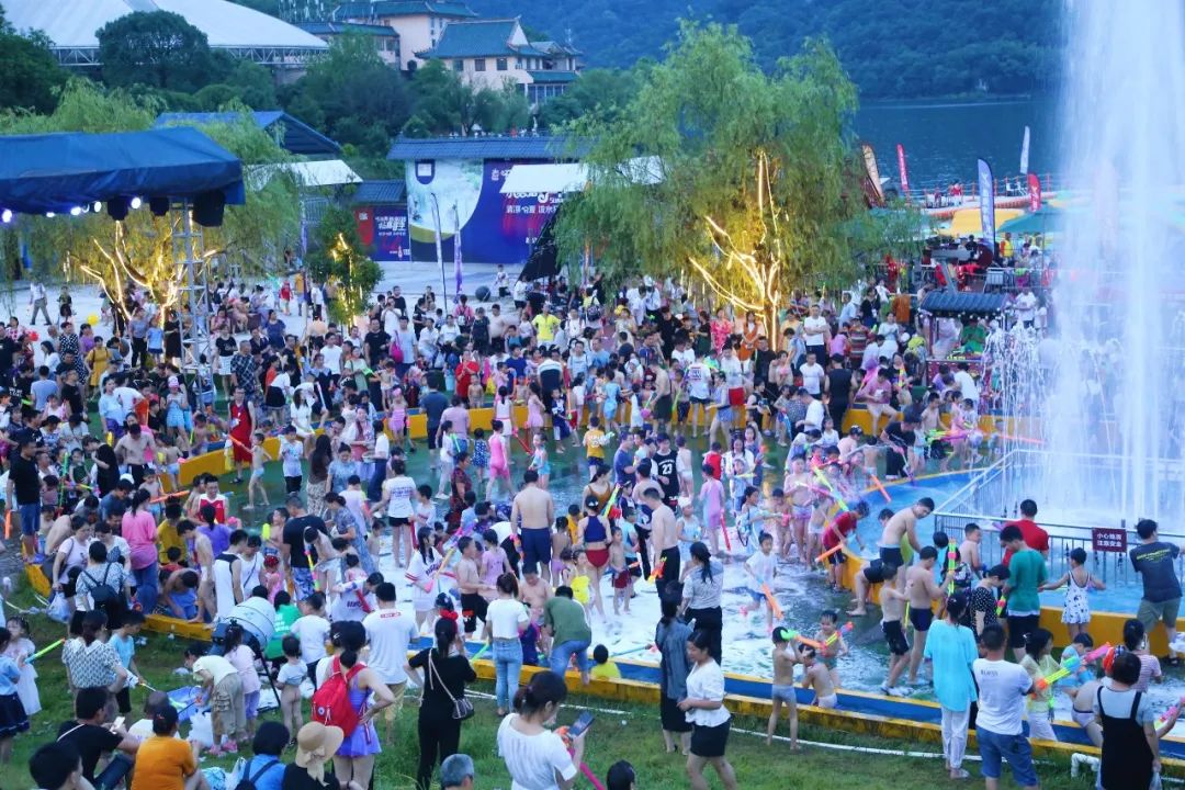 周末就去石燕湖过，这个地方不仅出片，而且清凉