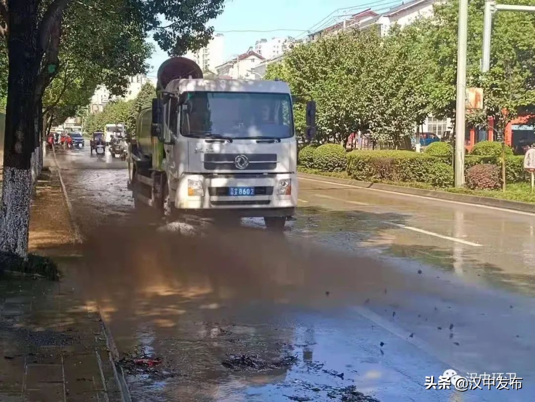 洒水车雨天作业合理吗？专业解答→