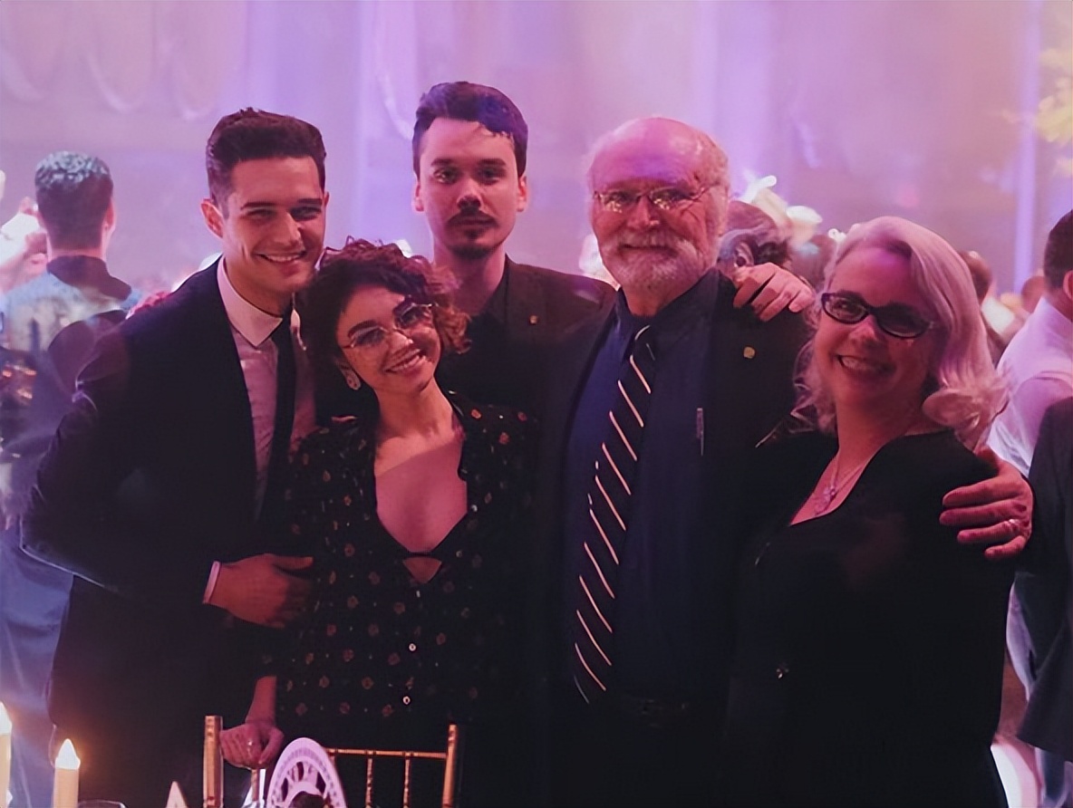 英格兰幸福时代来临（好莱坞美女大婚！曾换两次肾、透析暴瘦，如今被祝福：一定要幸福）