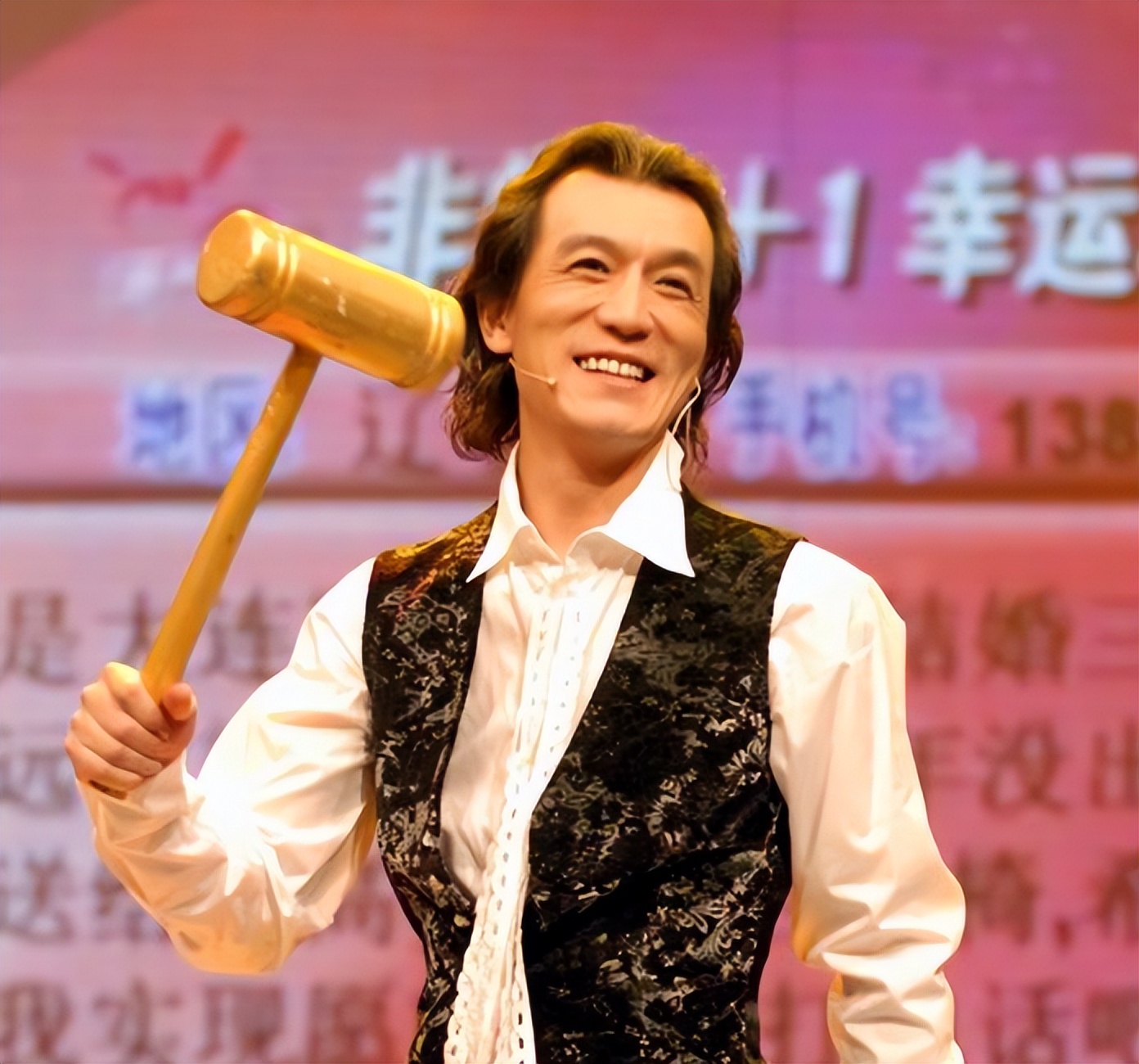 央视公布最新主持人名单:这10位"消失"已久的人,他们还好吗?