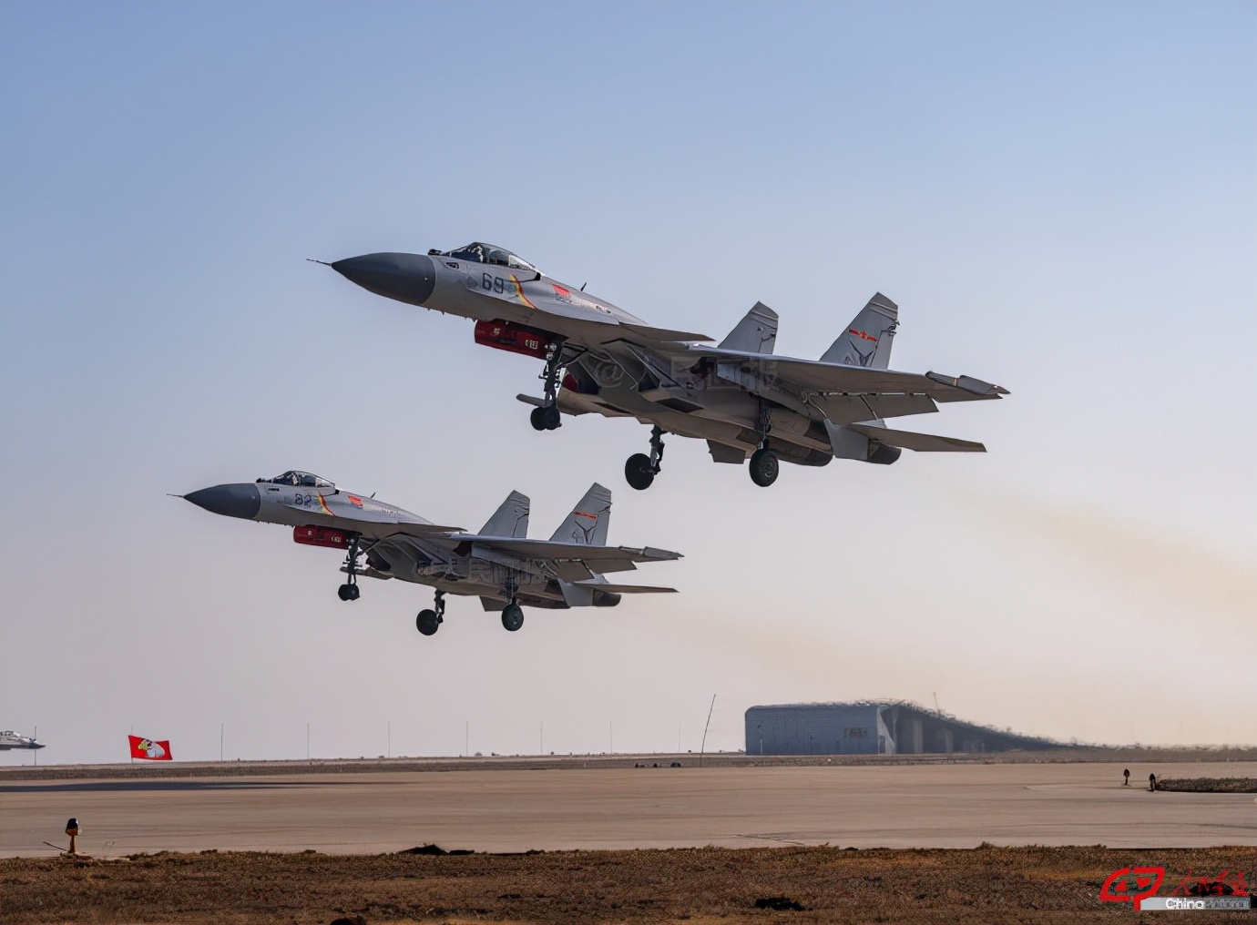 ��15һ���ſ������������������ػ����Ӽ��ٽ��裬��������һ��¥