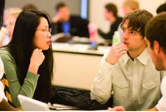 浙江大学美女校花走红，长相媲美“赫本”，在校生：心动的感觉