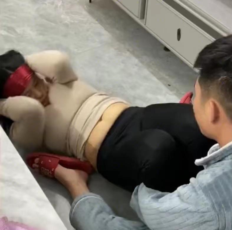 河东狮吼电视剧在线(女子饭后做仰卧起坐一直起不来，急眼了来一招河东狮吼，老公乐了)