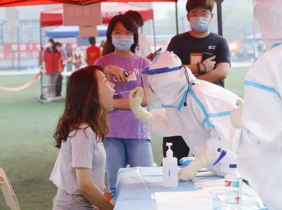 河南一高校3名女医学生，核酸检测“呈阳性”，行程轨迹惹众怒