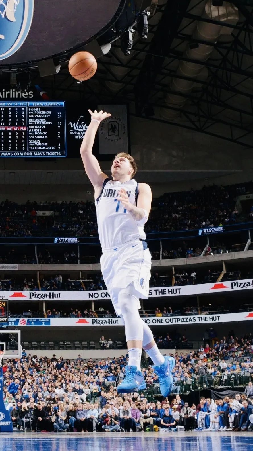 夕阳篮球场壁纸头像(「球星壁纸第62期」:东契奇,请拿走你偶像的壁纸)