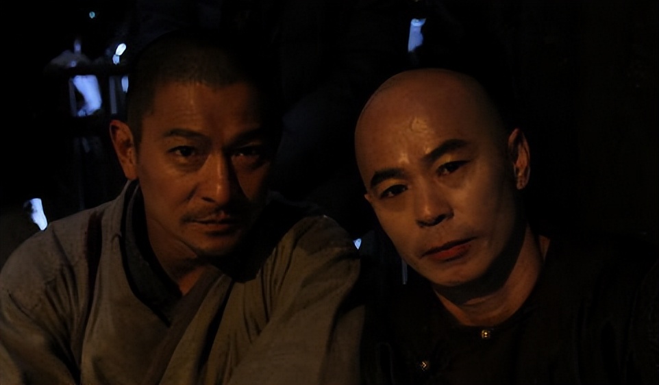 把李连杰的脸打肿，却被赵文卓打晕差点死掉，知道真相后沉默许久