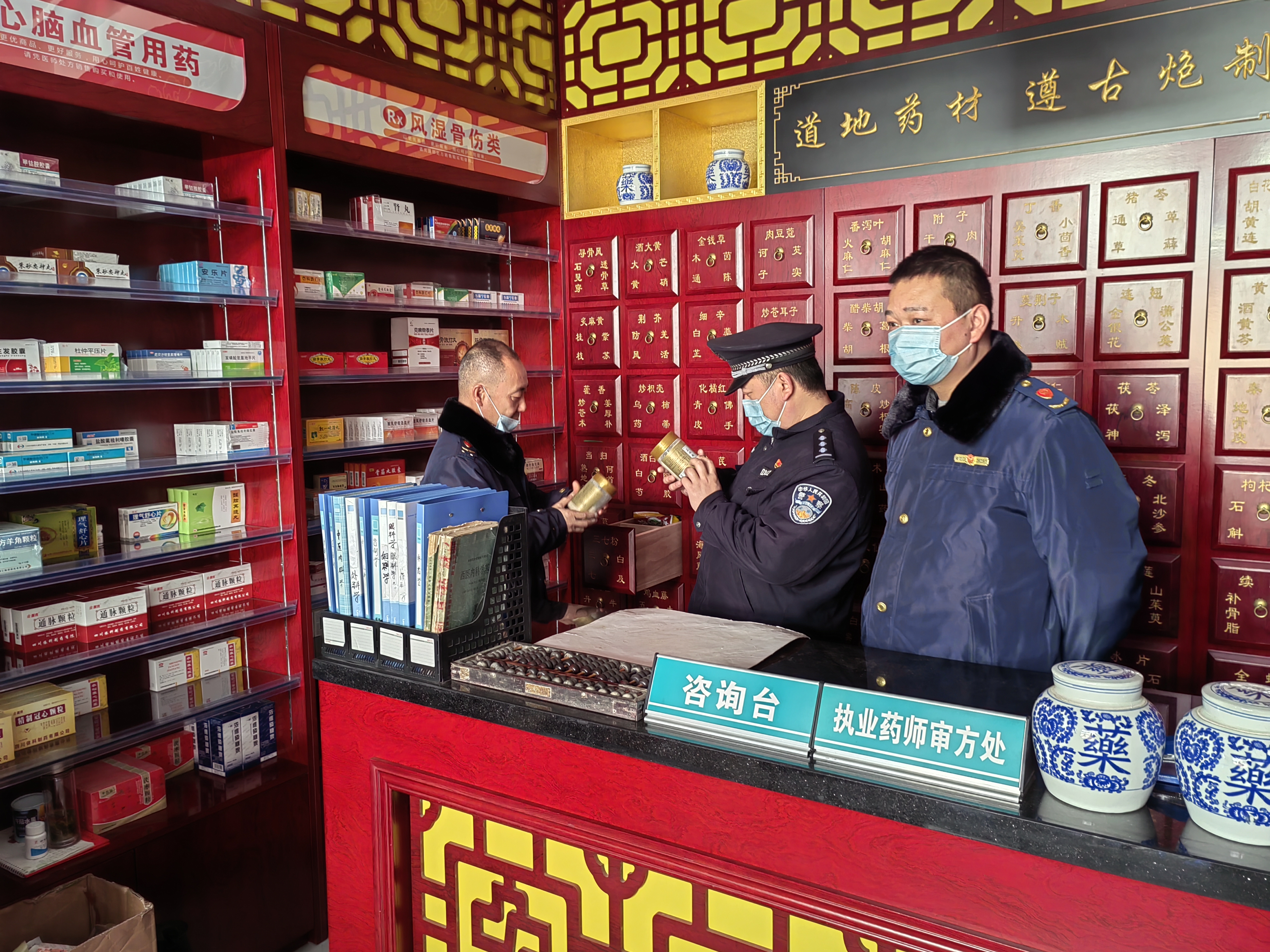 平利公安兴隆派出所联合市监部门开展打击制售假劣药犯罪安全大检查