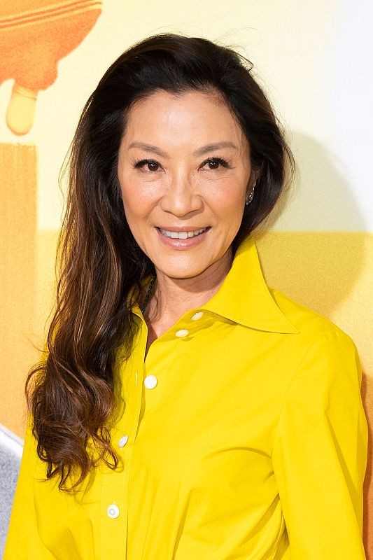 杨紫琼都奔六了，心态还是很年轻的，穿的黄色衣服好艳丽