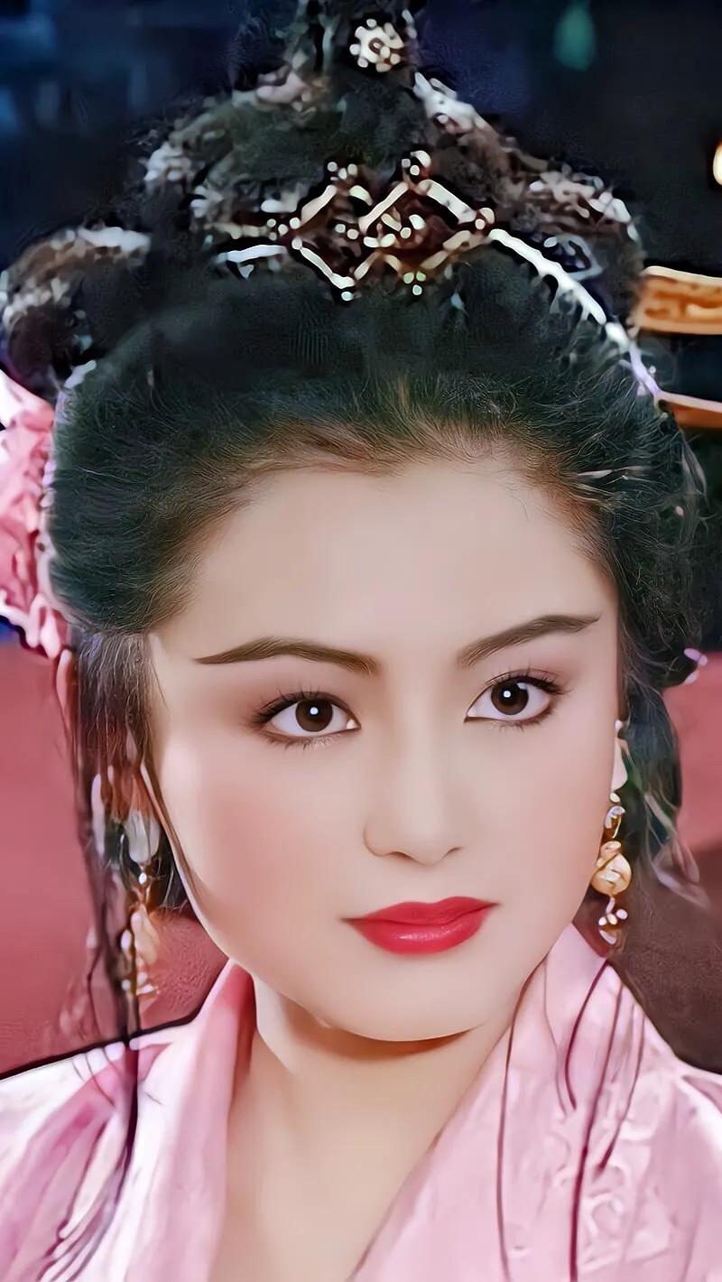 陈红的貂蝉美若仙女，仿佛从画中走出来一样