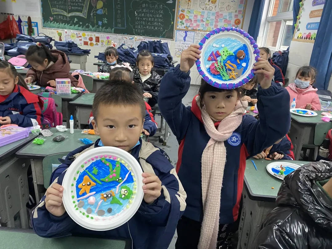 童年很短未来很长 小小画笔童心飞扬——川大西航港实小社团活动
