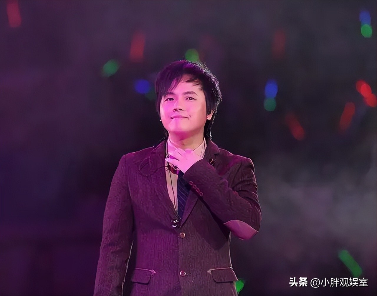 23岁凭一首歌狂赚2亿，29岁成音乐教授，情歌王子郑源到底有多牛