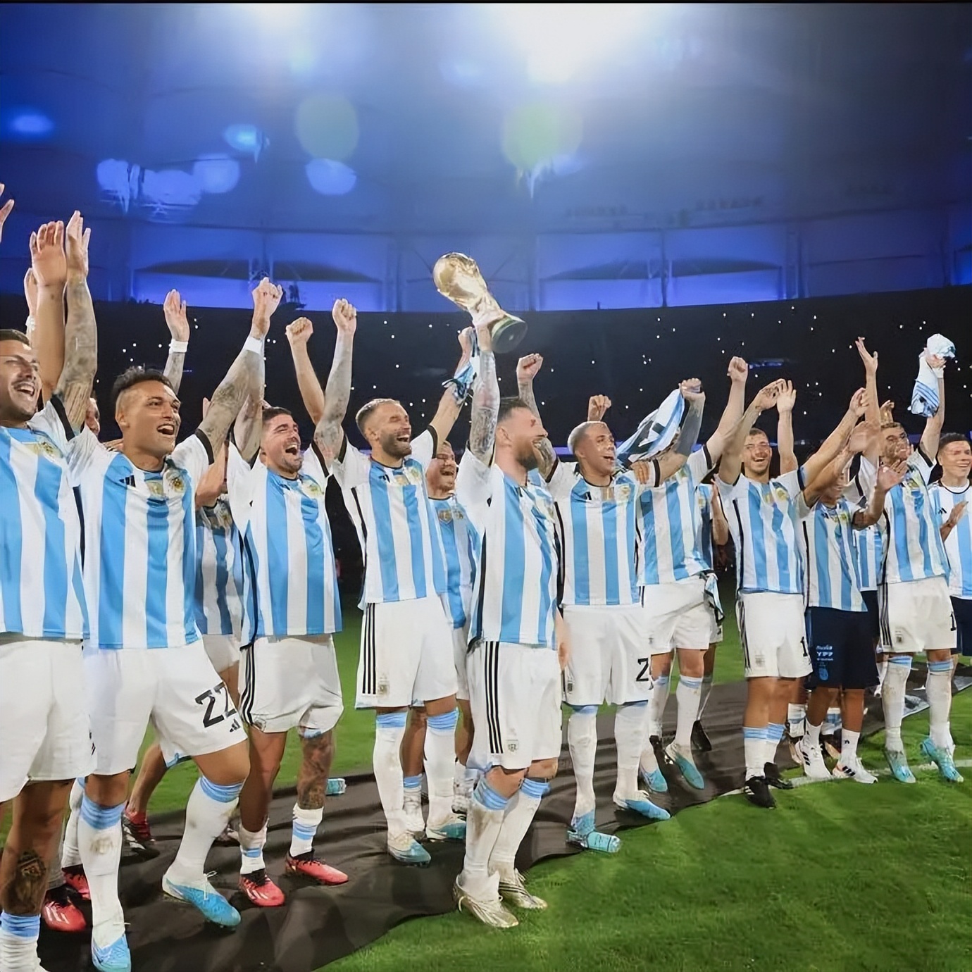 阿根廷足球国家队(两场比赛赚走7000万却嫌国足水平太烂，阿根廷中国行对阵亚