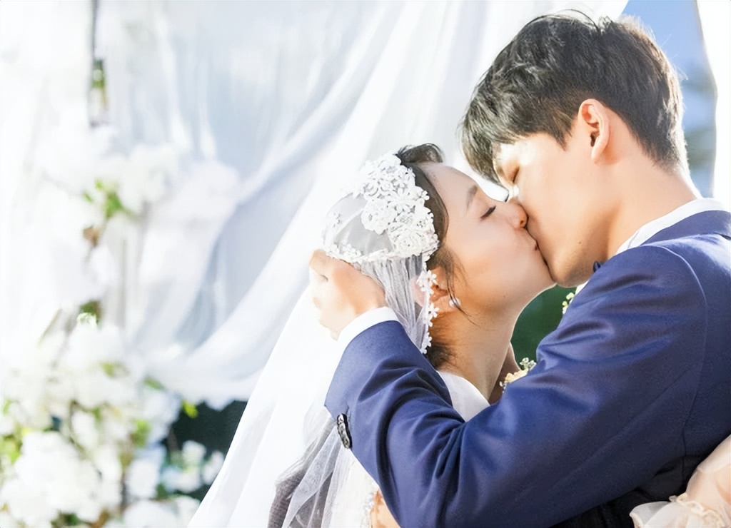 离婚近一年,回头再看吴倩和张雨剑二人境遇,夫妻差距一目了然