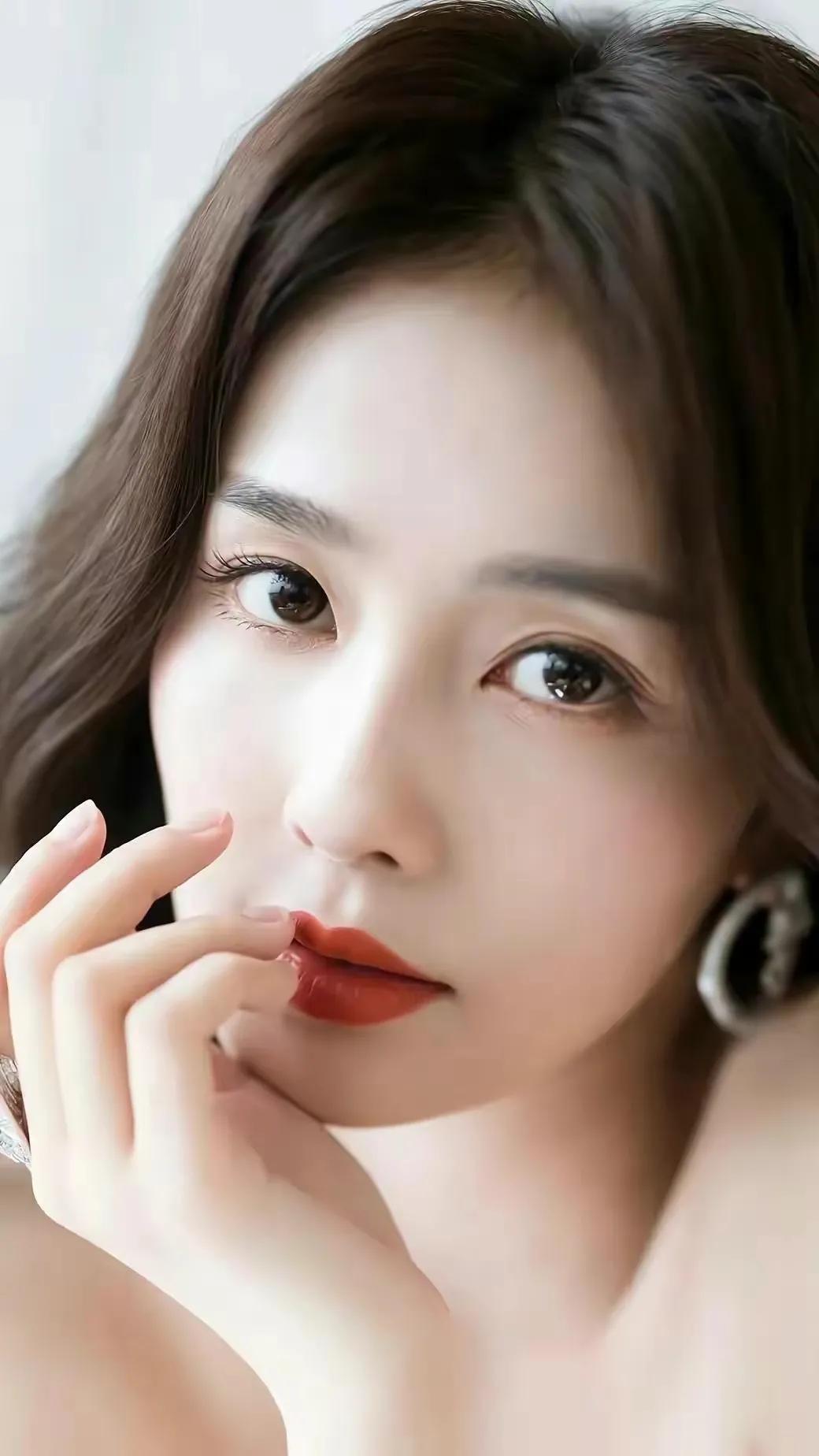 张天爱、杨幂杂志大片，清纯唯美，炫彩多姿