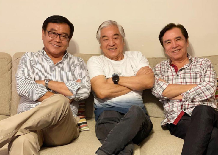 76岁姜大卫罕晒近况,头发花白下巴肉多似发福,曾被曝想移居内地