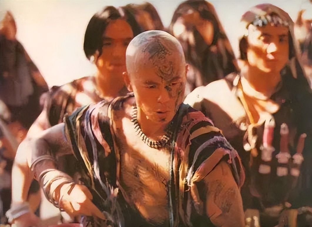 把李连杰的脸打肿，却被赵文卓打晕差点死掉，知道真相后沉默许久