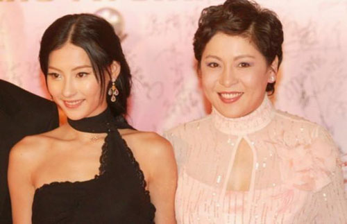 千万粉丝网红被曝忘恩负义，娱圈“农夫与蛇”的明星还有哪些？