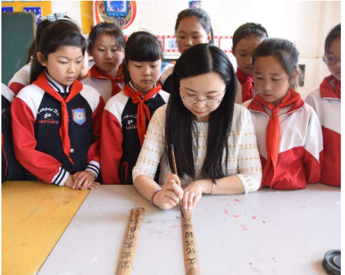 教师行业迎来变革，学历将要有新的要求，部分老师或要面临失业