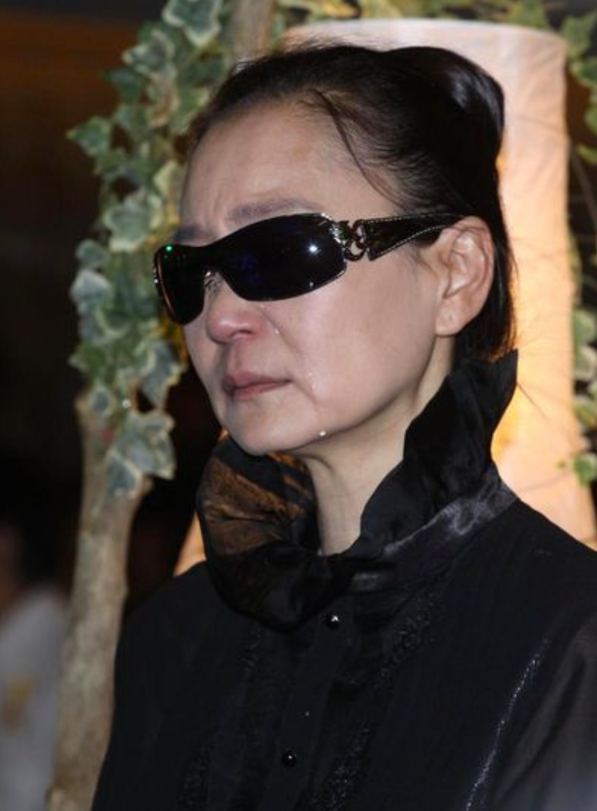 刘雪华:被刘德凯抛弃,遇邓育昆后收获幸福,丈夫离世只留她一人