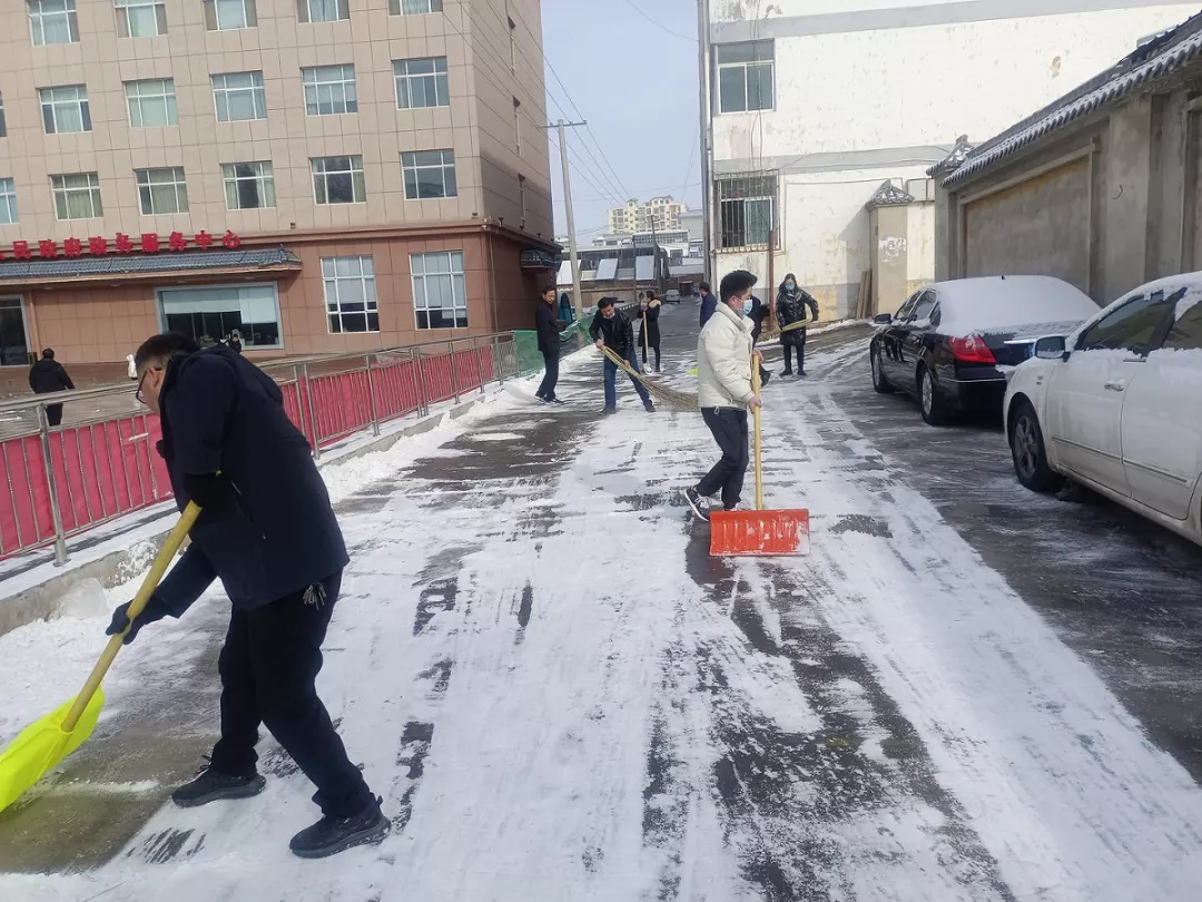 最美不是下雪天，而是他们奋战的身影