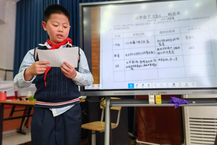 中和小学开展主题为“信息技术支持下的习作专题研修”研讨活动