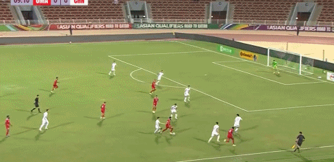 中国足球对阿曼比（半场-国足0-1阿曼 阿拉维世界波破门戴伟浚远射造威胁+送妙传）