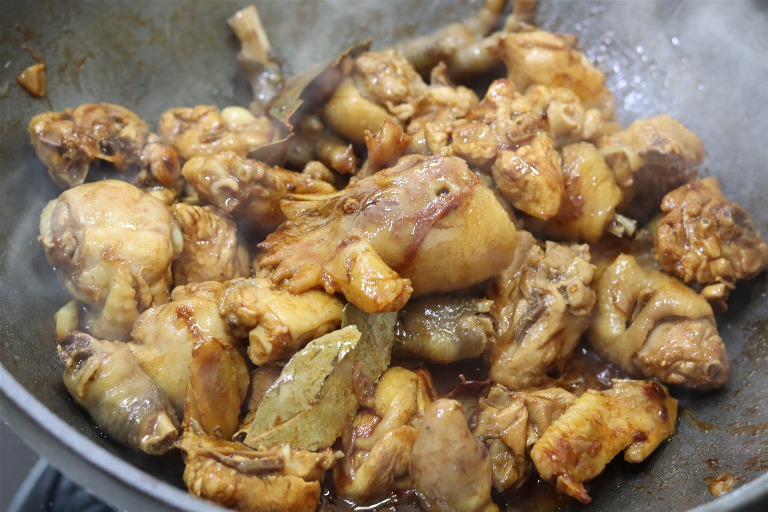 煨和燉的區別做東北菜小雞燉蘑菇用什麼菇什麼粉條和雞肉教傳統老做法