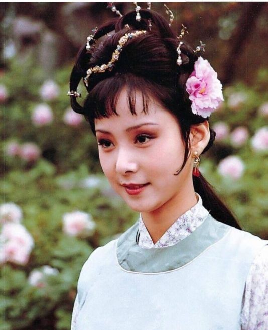 “俏晴雯”安雯，为救丈夫，她高调回归娱乐圈，9年还债1100万