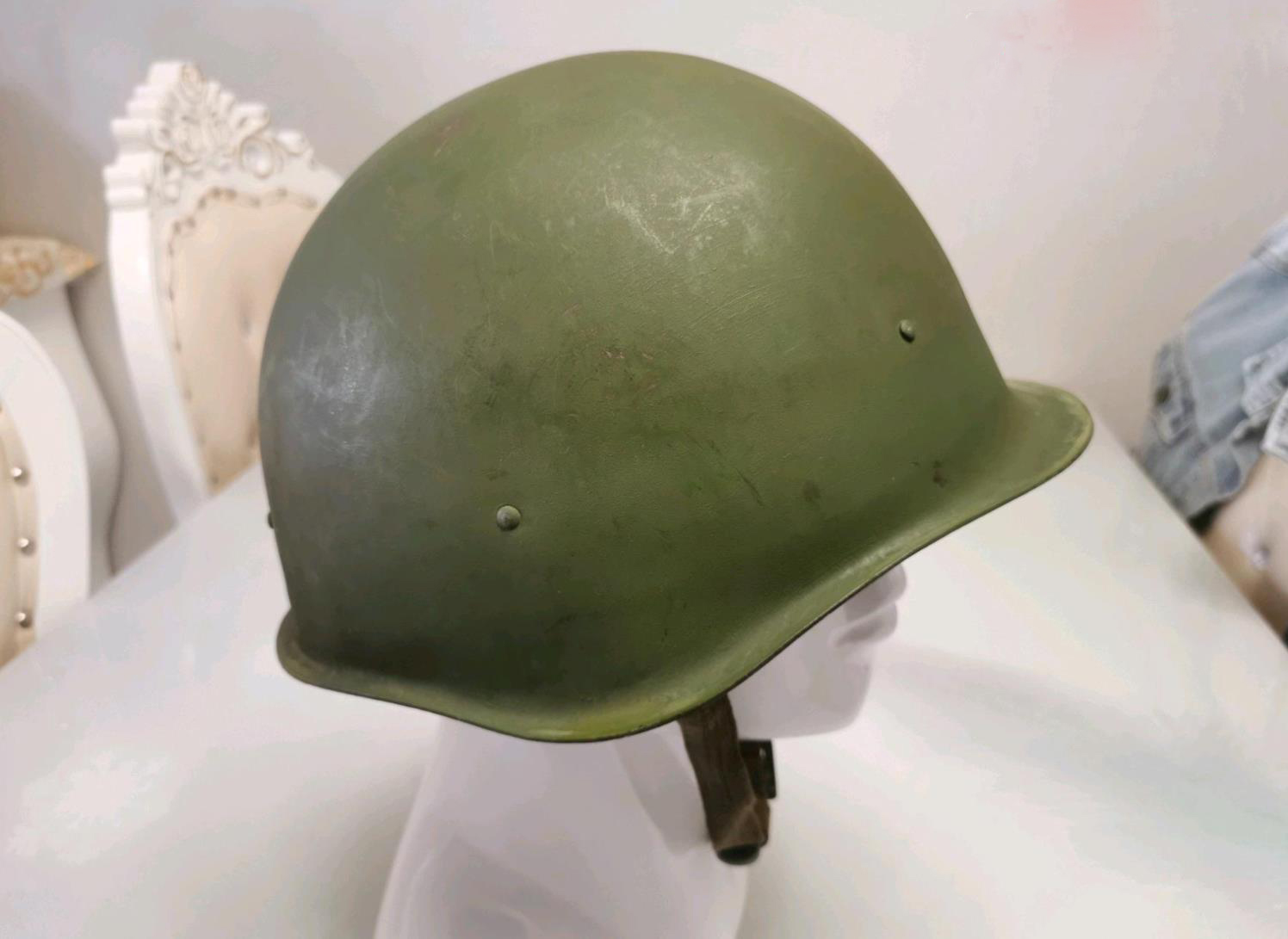 4,苏军ssh40钢盔m1钢盔的防护效果非常强大,不仅能抵挡弹片攻击,正面